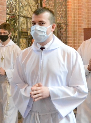 Adrian Zatorski ze stopniem ceremoniarza w służbie liturgicznej