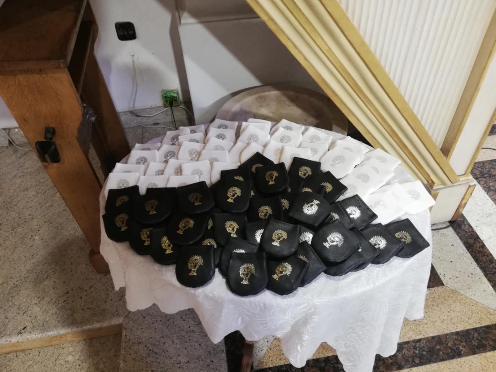 Poświęcenie różańców dzieciom pierwszokomunijnym